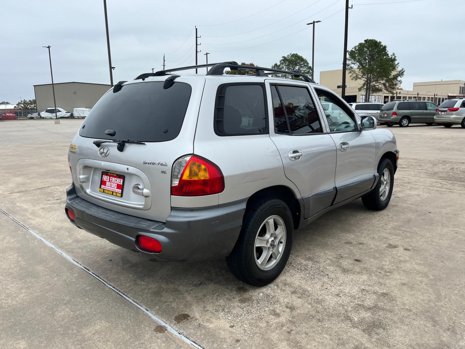 2003 SILVER /gray Hyundai Santa Fe GLS (KM8SC13D53U) with an 2.7L V6 DOHC 24V engine, 4-Speed Automatic Overdrive transmission, located at 14700 Tomball Parkway 249, Houston, TX, 77086, (281) 444-2200, 29.928619, -95.504074 - Photo #6